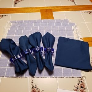 4 Placemats n 5 Napkin n 4  Rings